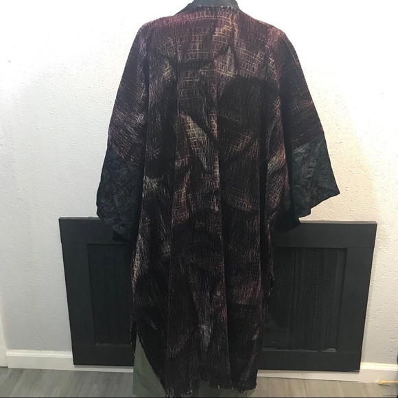 CONJURING Rebecca Floater Velvet Duster Plus Size - Picture 5 of 7